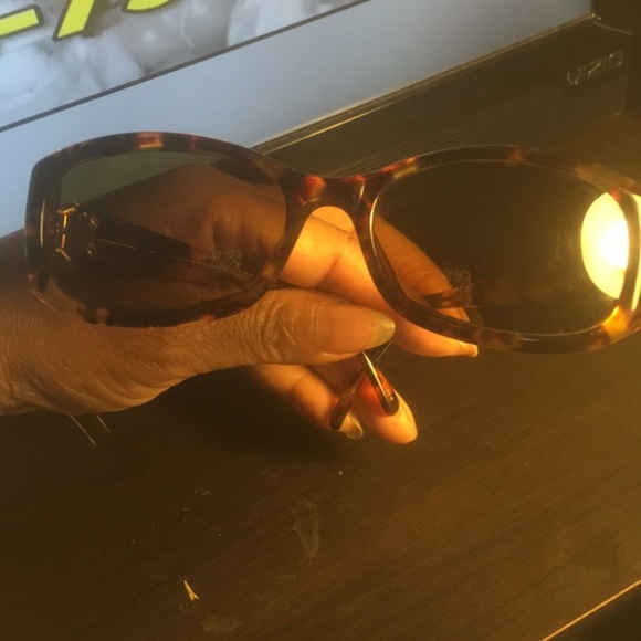 SALE‼️ St. John Tortoise Shell Sunglasses (reg$140) - Picture 5 of 8